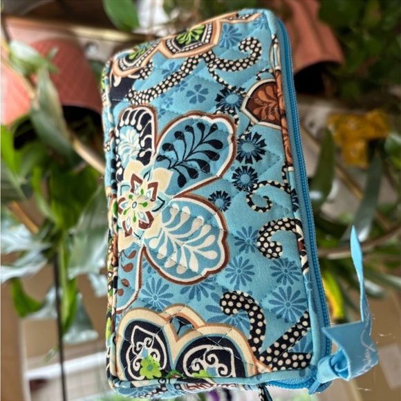 Vera Bradley purse clutch wallet keychain
With zipper in excellent condition - Picture 6 of 14